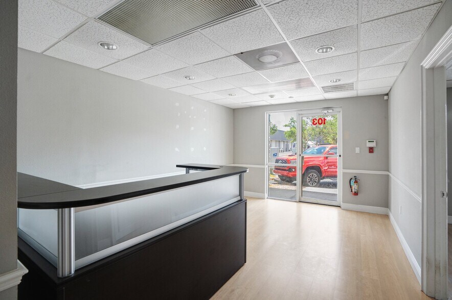 More Photos Of 1882 Porter Lake Dr, Sarasota Light Manufacturing For Sale