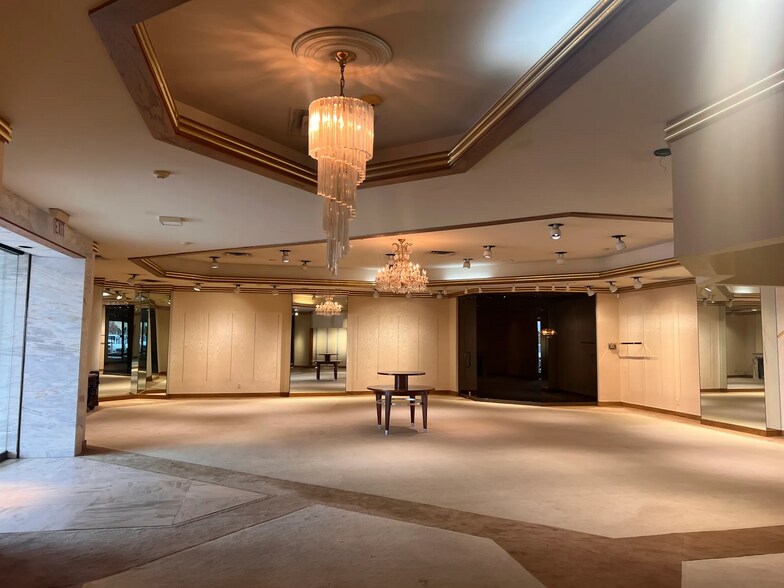 More Photos Of 5601-5645 N Pennsylvania Ave, Oklahoma City General Retail For Lease