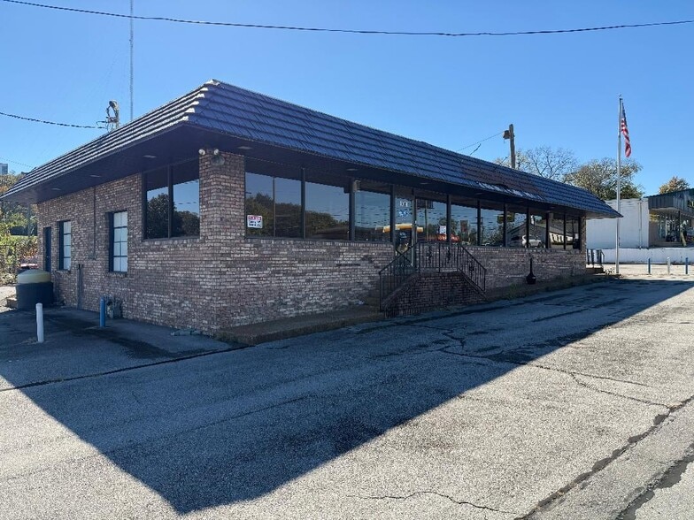 More Photos Of 6005 Charlotte Pike, Nashville Freestanding For Lease