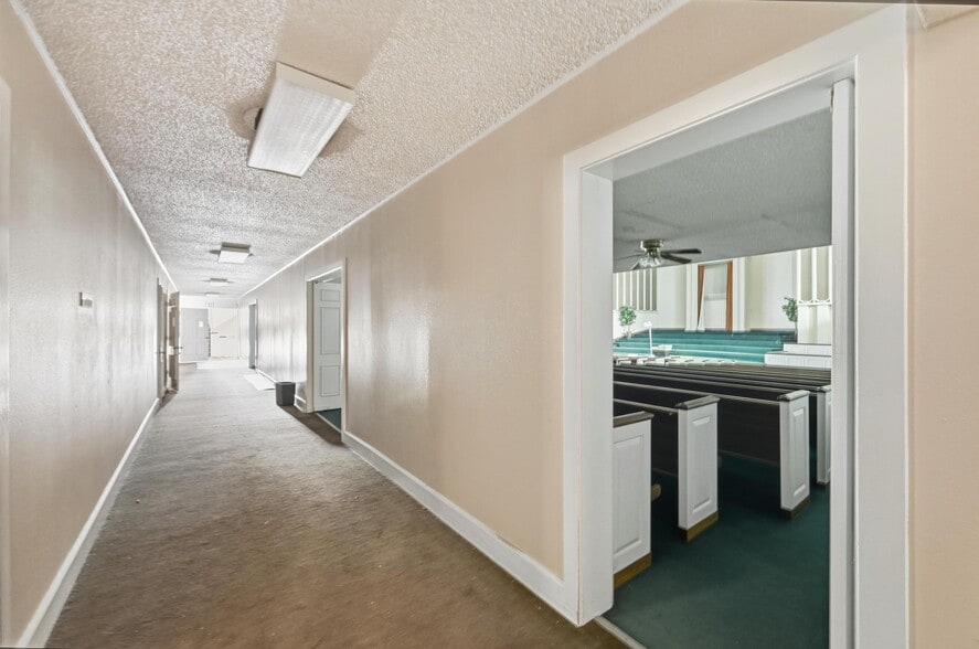 More Photos Of 1519 Circle Park Blvd, Fort Worth Religious Facility For Sale