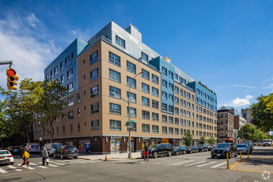 Primary Photo Of 2235 7th Ave, New York Apartments For Lease