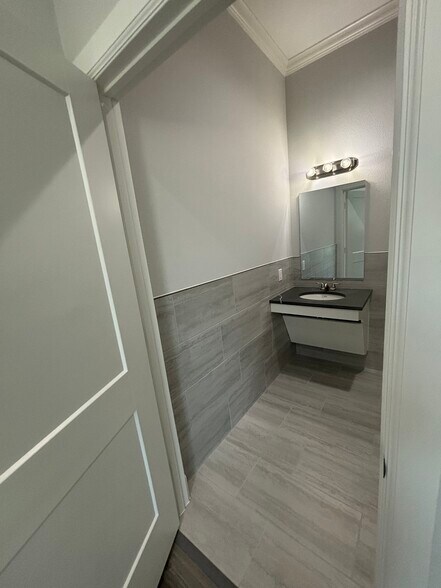 More Photos Of 1630 W Prosper Trl, Prosper Unknown For Lease