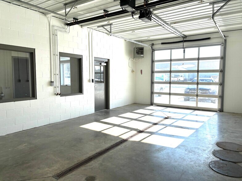 More Photos Of 11 Cottonwood Dr, Chatham Specialty For Sale