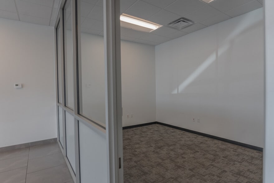 More Photos Of 911 SW 59th St, Oklahoma City Auto Dealership For Sale