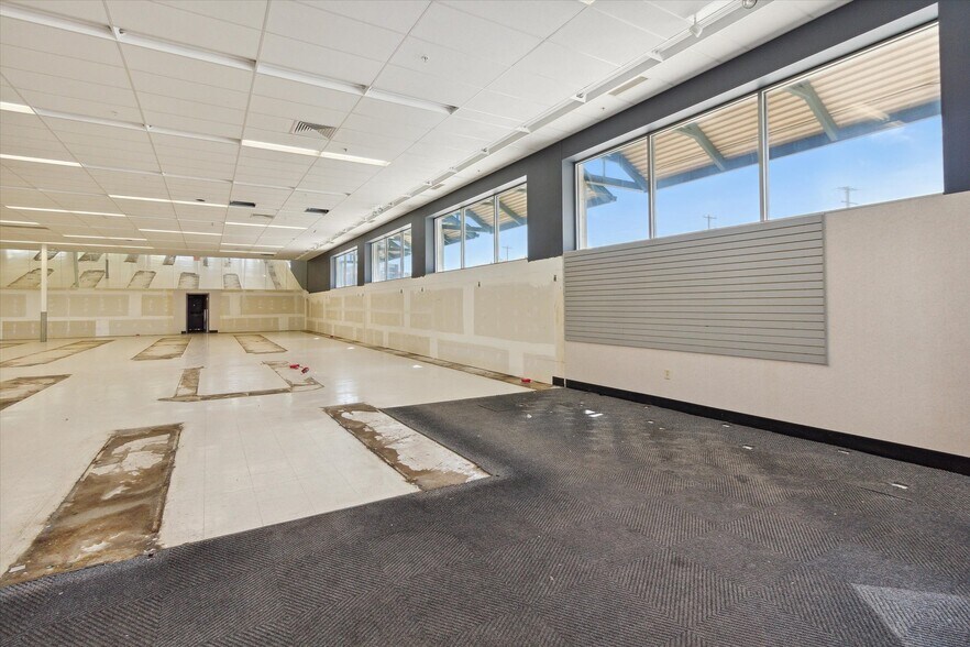 More Photos Of 1420 Wright Ave, Alma Drugstore For Sale