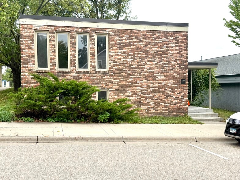 More Photos Of 125 2nd St N, Delano Office For Lease