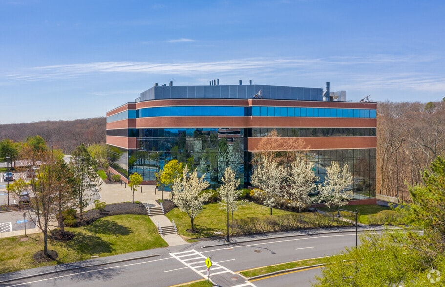 More Photos Of 175 Crossing Blvd, Framingham Office For Lease