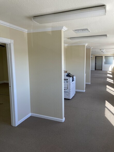 More Photos Of 15260 Anacapa Rd, Victorville Showroom For Lease