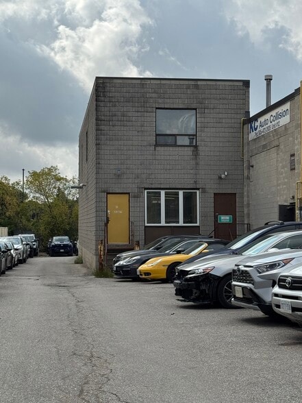 Primary Photo Of 25 Heritage Rd, Markham Warehouse For Lease