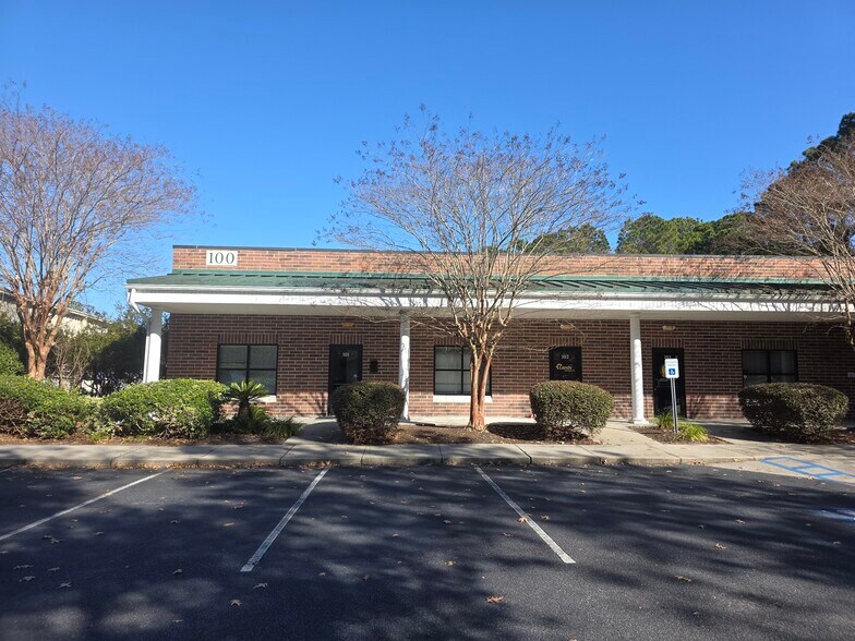 More Photos Of 39 Persimmon St, Bluffton Flex For Lease