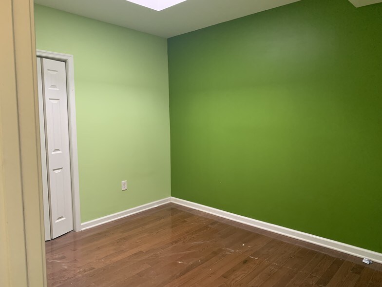 More Photos Of 2701 E Monument St, Baltimore Convenience Store For Sale