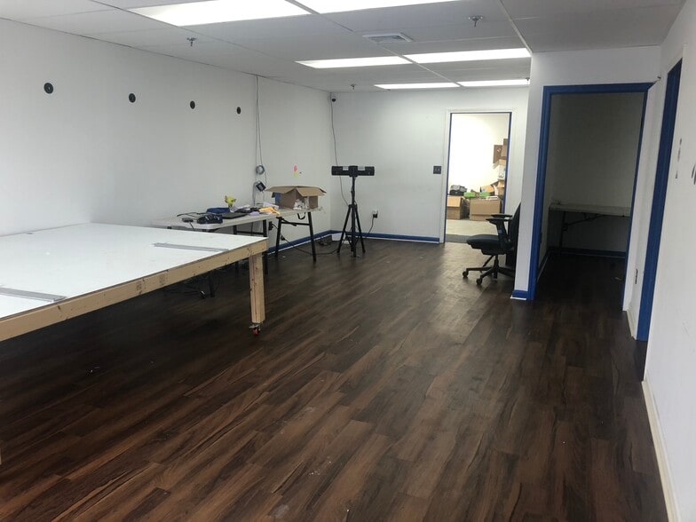 More Photos Of 400 Chapel Rd, South Windsor Light Manufacturing For Sale