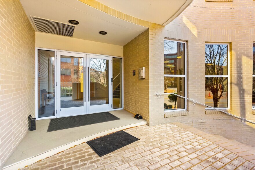 More Photos Of 200 Daingerfield Rd, Alexandria Loft Creative Space For Lease