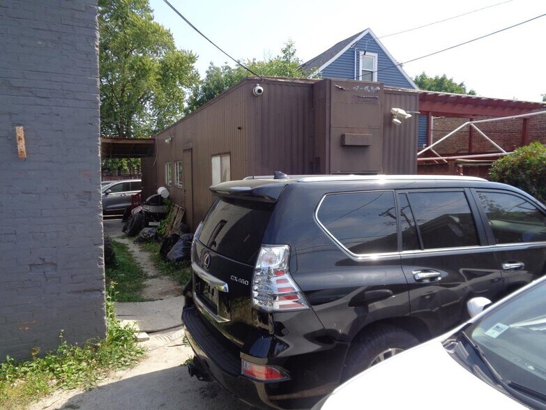 More Photos Of 2958 Narragansett ave, Chicago Industrial For Sale