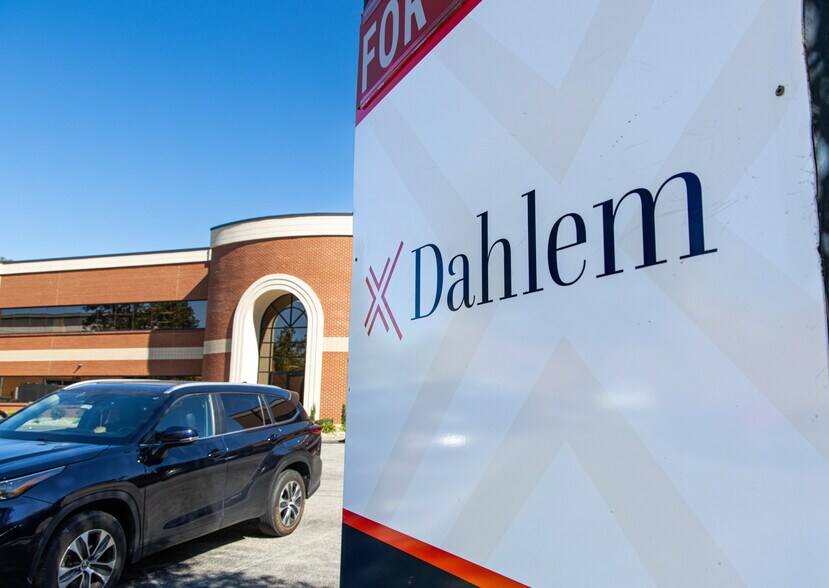 More Photos Of 825 Northgate Blvd, New Albany Office For Lease