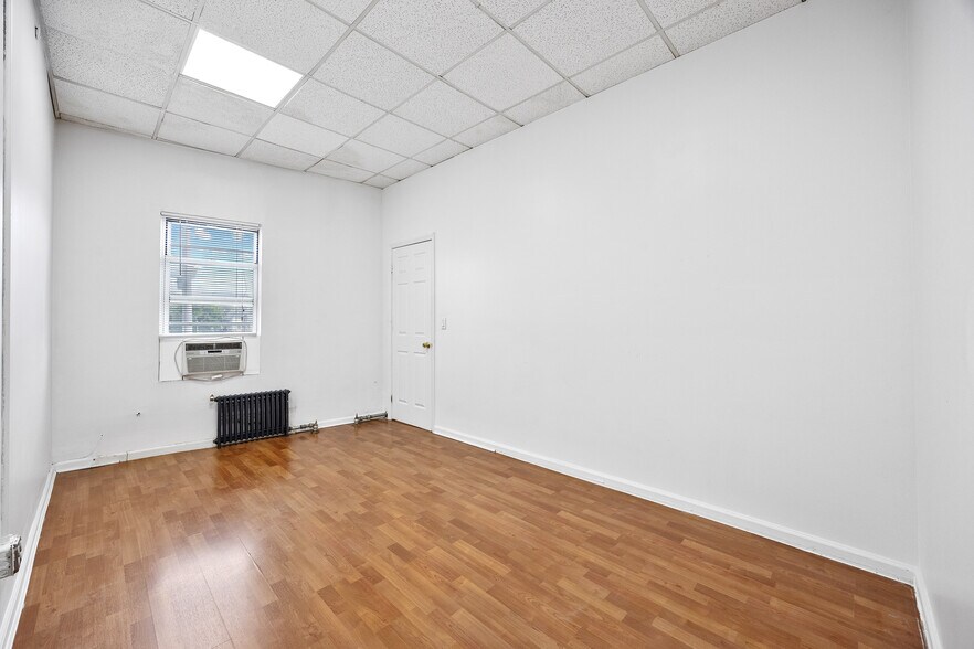 More Photos Of 15226-15228 Northern Blvd, Flushing General Retail For Sale