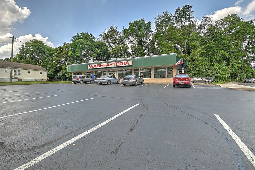 More Photos Of 245 Gate City Hwy, Bristol General Retail For Sale