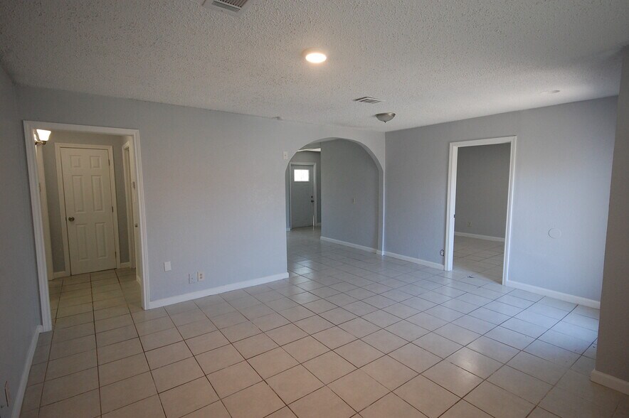 More Photos Of 7419 Long Point Rd, Houston Specialty For Sale