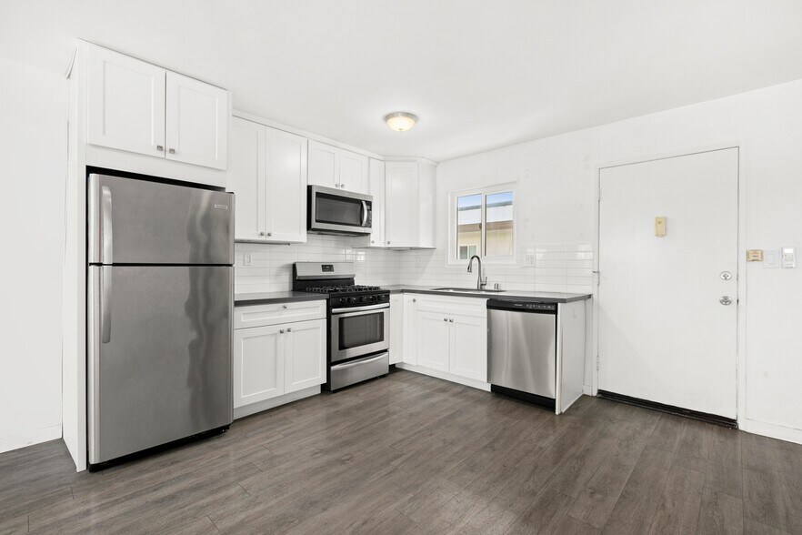 More Photos Of 629-631 E Elk Ave, Glendale Apartments For Sale