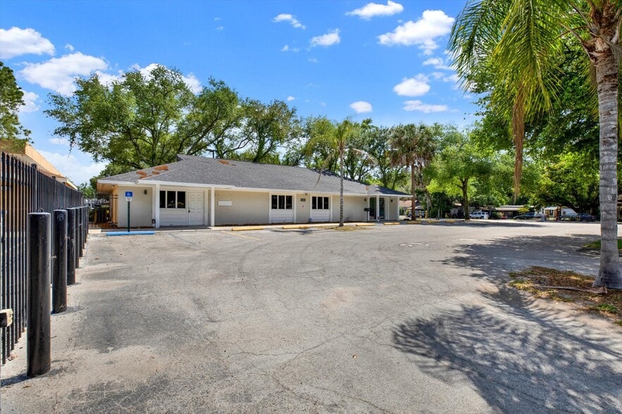 More Photos Of 12425 N Florida Ave, Tampa Medical For Sale