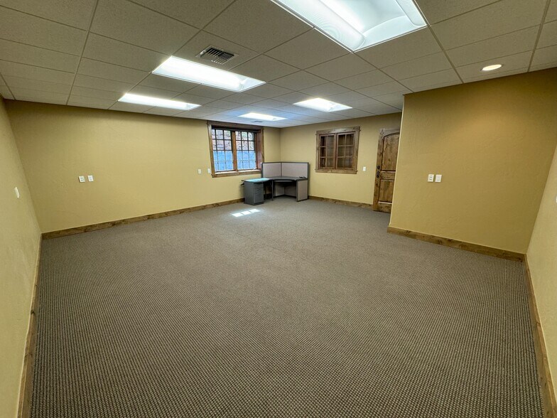 More Photos Of 2 Hot Springs Loop Rd, Ennis Medical For Sale