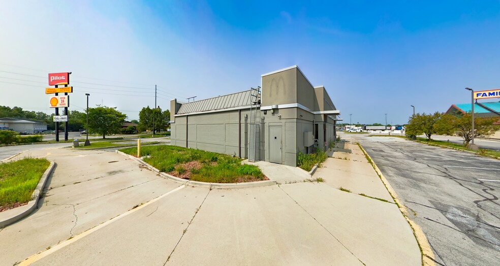 More Photos Of 3010 Coliseum Blvd, Fort Wayne Storefront For Lease