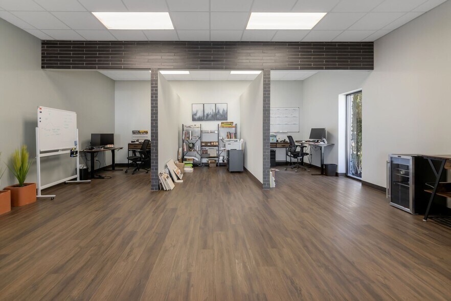 More Photos Of 2317 Michigan Ct, Arlington Flex For Lease