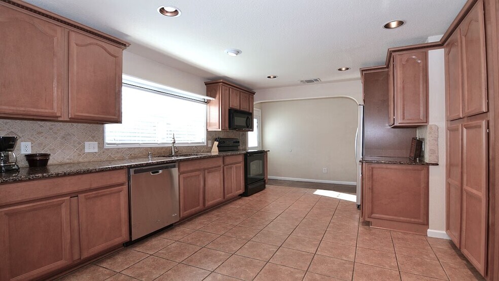 More Photos Of 227 Elm St, McKinney Freestanding For Sale