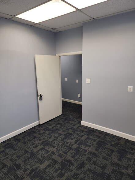 More Photos Of 2115 N Charles St, Baltimore Office Residential For Lease