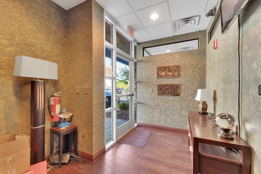 More Photos Of 1859-1863 Whitney Mesa Dr, Henderson Flex For Sale