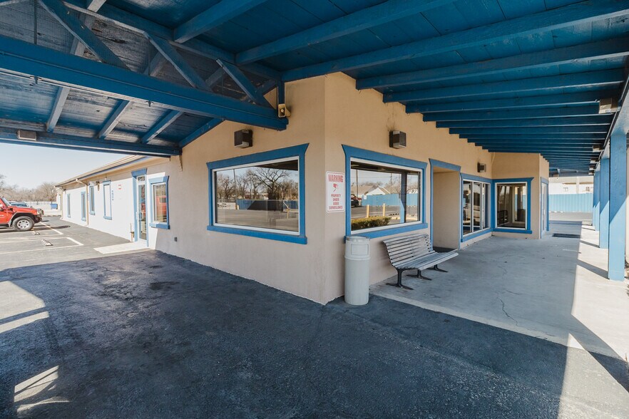 More Photos Of 3101 S Broadway St, Wichita Freestanding For Sale