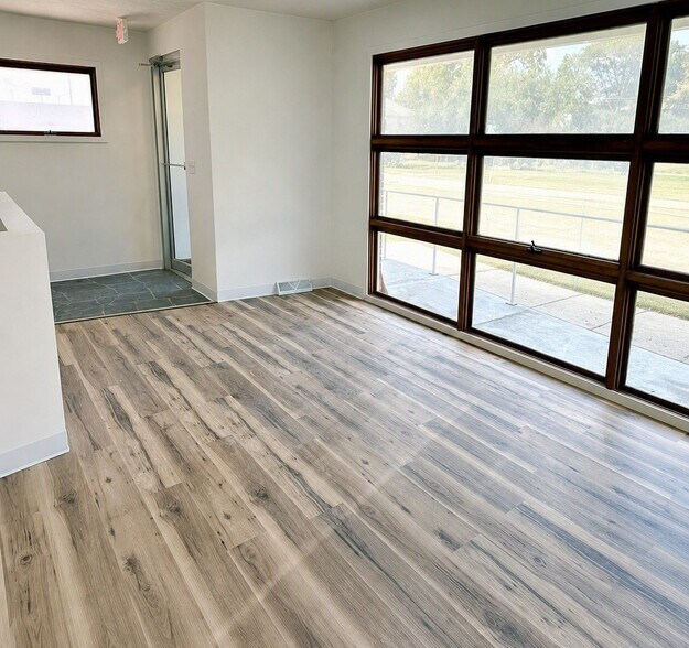 More Photos Of 3843 Harrison St, Bellevue Office For Sale