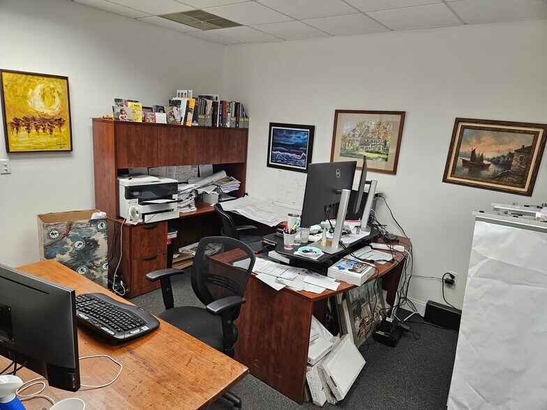 More Photos Of 9 River Rd, Conshohocken Light Distribution For Sale