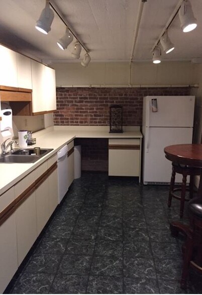 More Photos Of 600-602 Virginia St E, Charleston Office Residential For Sale