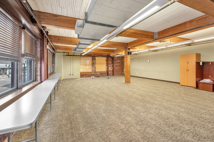 More Photos Of 75 NW Couch St, Portland Medical For Lease