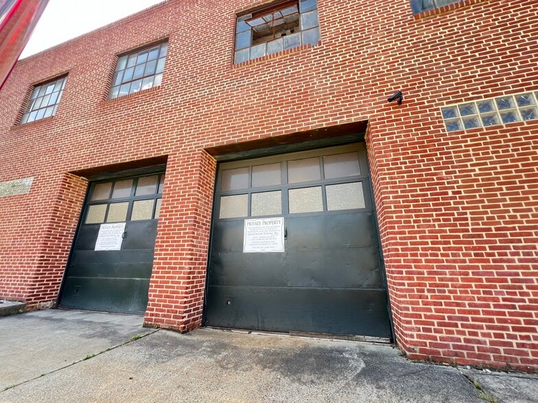 More Photos Of 1438-1442 Light St, Baltimore Showroom For Sale