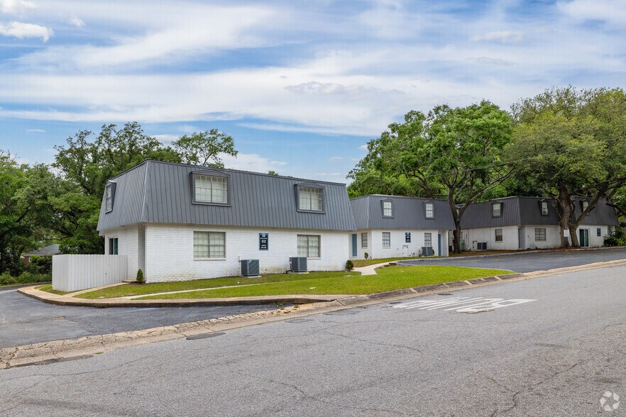 More Photos Of 100 Redwood Cir, Pensacola Apartments For Sale