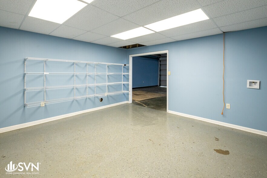 More Photos Of 1095 A Majaun Rd, Lexington Flex For Lease