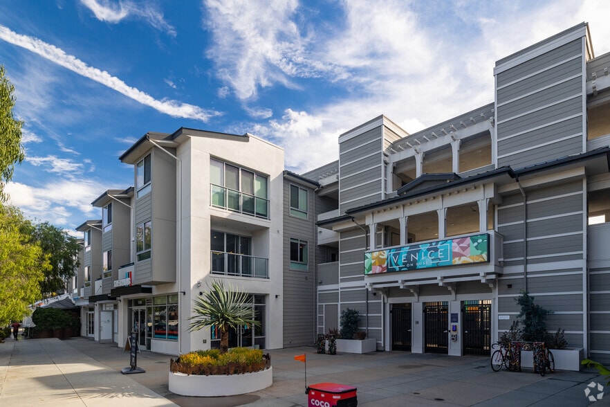 More Photos Of 512 Rose Ave, Venice Apartments For Lease