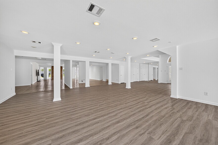 More Photos Of 26214 Hunter Ln, Katy Light Distribution For Lease