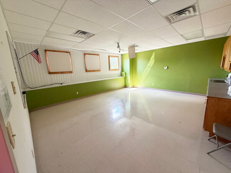 More Photos Of 810 Soldiers Way, Evansville Schools For Sale