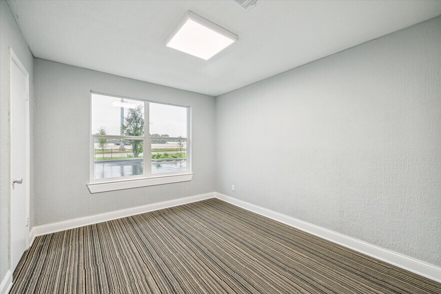 More Photos Of 28011 High Meadow Rd, Tomball Office Residential For Lease