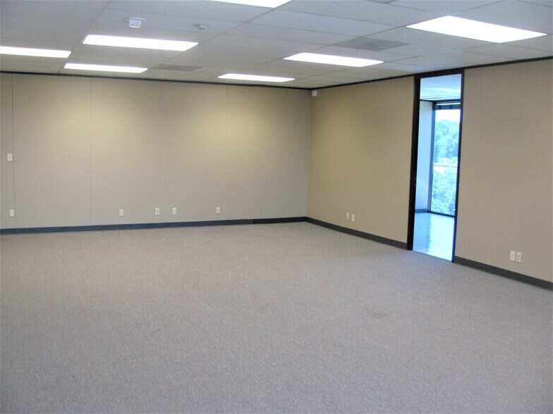 More Photos Of 8701 Bedford Euless Rd, Hurst Office For Lease