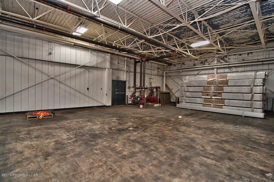More Photos Of 220 Oak Hill Rd, Mountain Top Distribution For Sale
