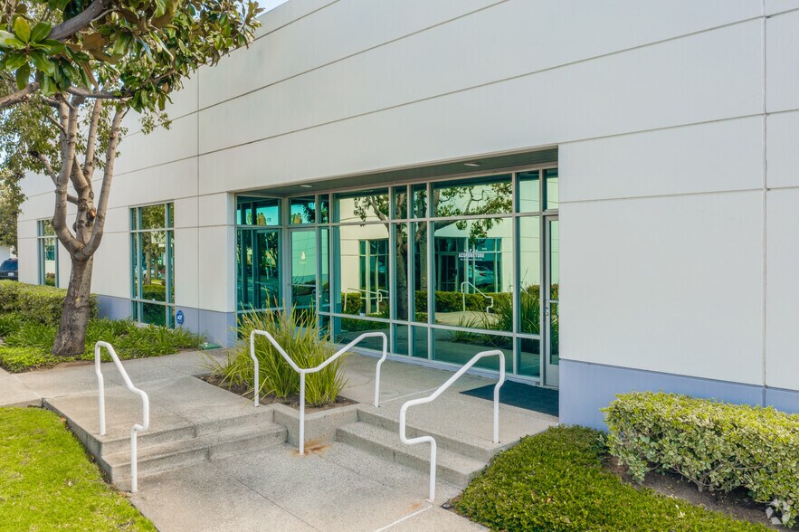 More Photos Of 192 Technology Dr, Irvine Light Distribution For Lease