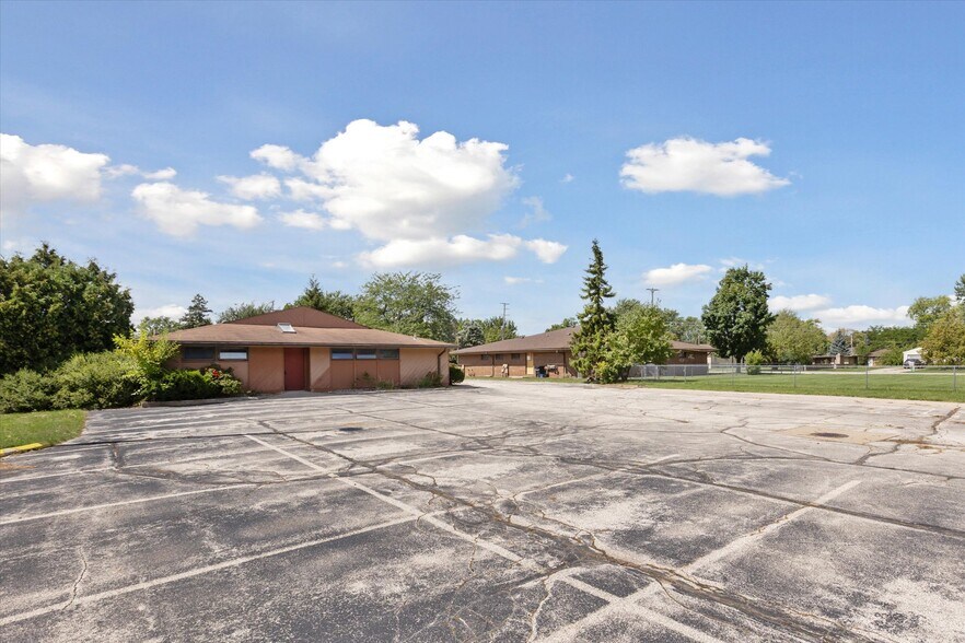 More Photos Of 1003 Mulholland St, Bay City Office For Sale