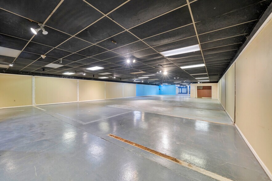 More Photos Of 10509 Dixie Hwy, Louisville Freestanding For Lease