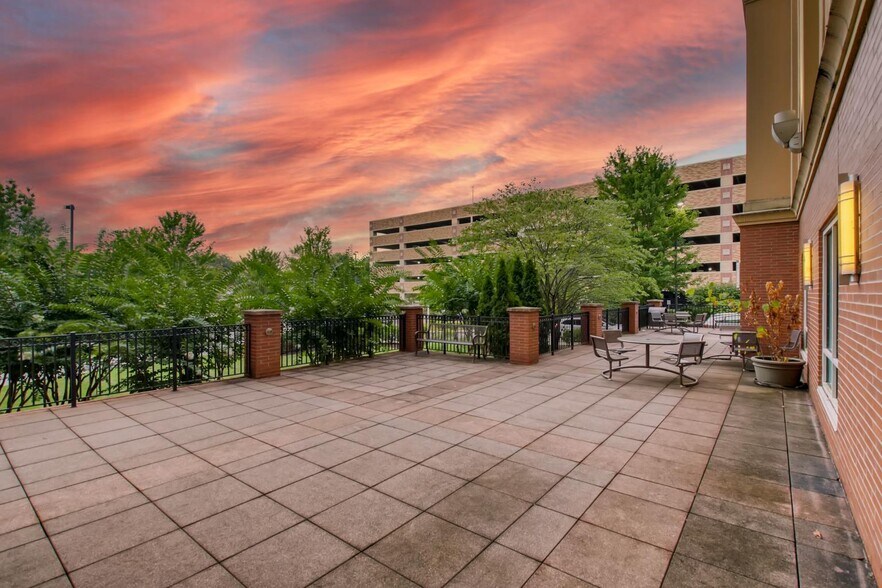 More Photos Of 300 Steam Plant Rd, Gallatin Medical For Lease