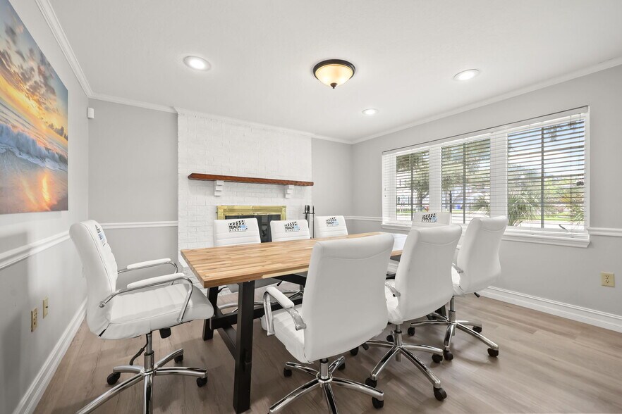 More Photos Of 104 S Clyde Ave, Kissimmee Office For Sale