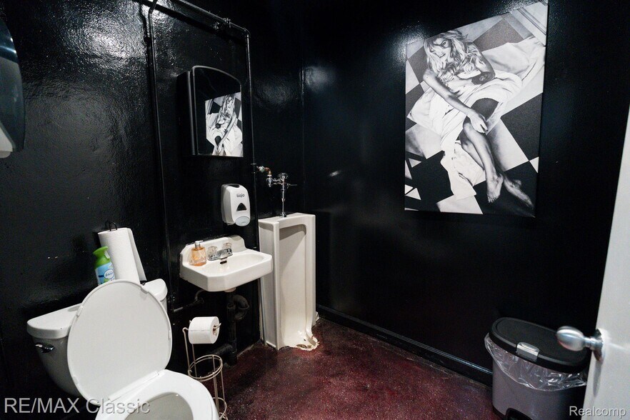 More Photos Of 23365 Woodward Ave, Ferndale Storefront Retail Office For Sale